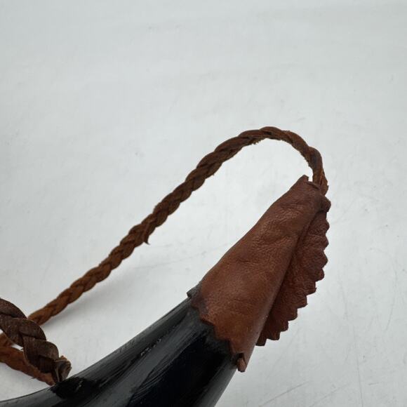 Vintage Black Powder Horn Gunpowder Muzzleloader Flask High Polish w/ Strap Stop - Picture 6 of 10